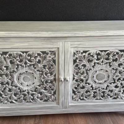 Mueble bajo Tallado