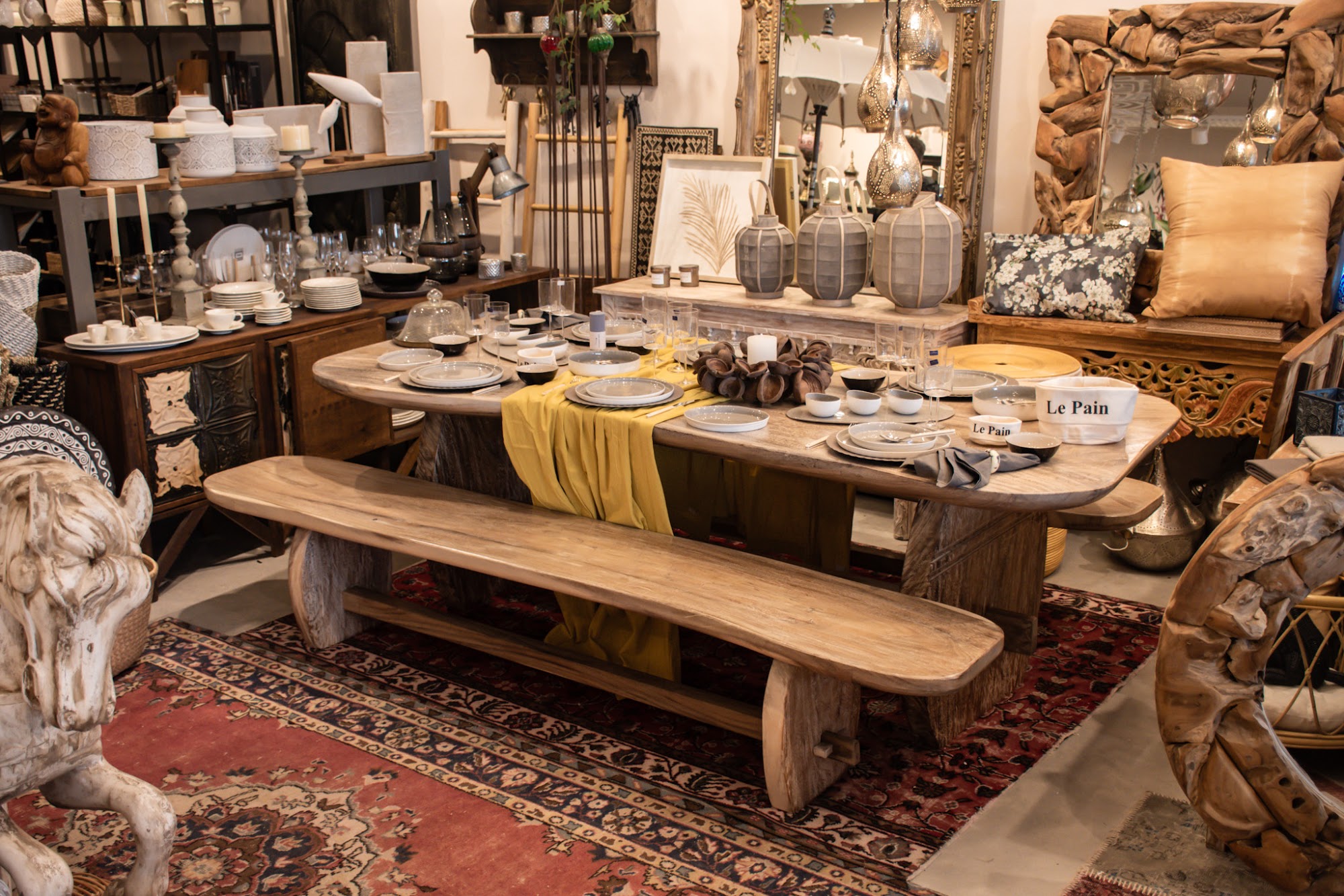 Mesa maciza de suar de 2,5 m con bancos - Serendipity Home